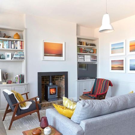 Spacious Beach Front Apartment With Stunning Sea Views Deal Exteriör bild