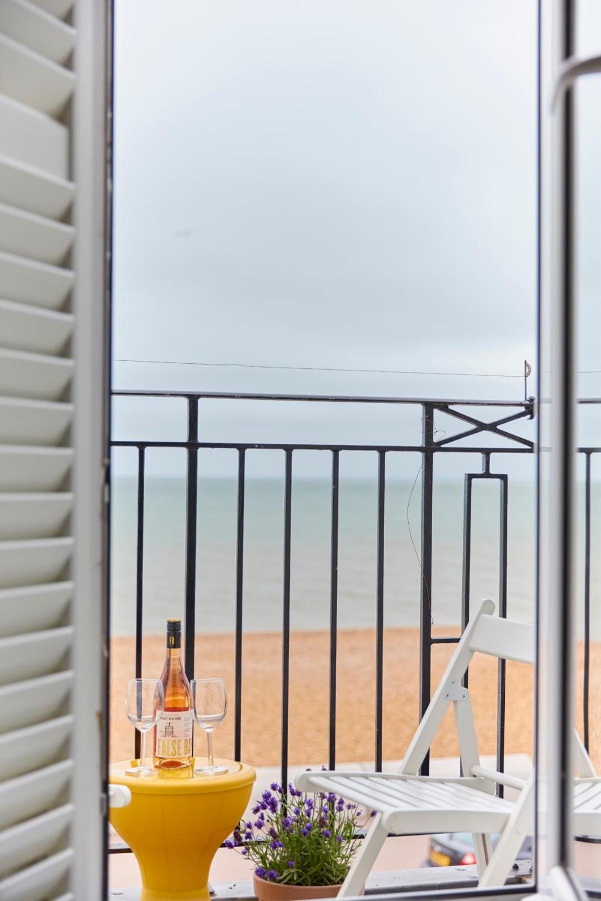 Spacious Beach Front Apartment With Stunning Sea Views Deal Exteriör bild