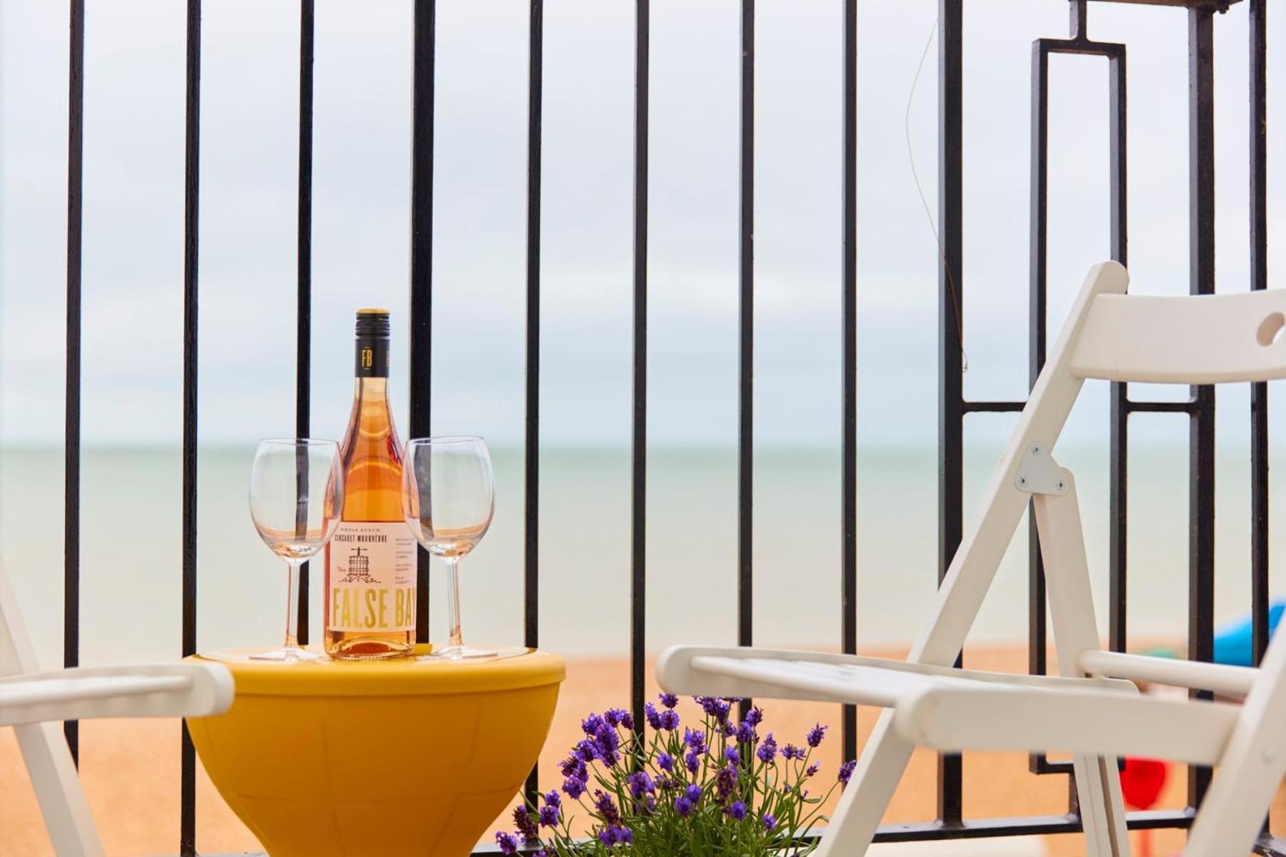 Spacious Beach Front Apartment With Stunning Sea Views Deal Exteriör bild